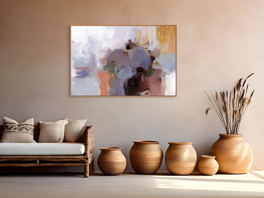 הדמיה של הציור "אין אופק" בחדר עם אוירה חמימה בשילוב כדים